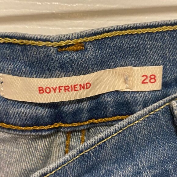 Levi’s Distressed Boyfriend Jeans In Medium Wash Size 28 - Picture 6 of 7